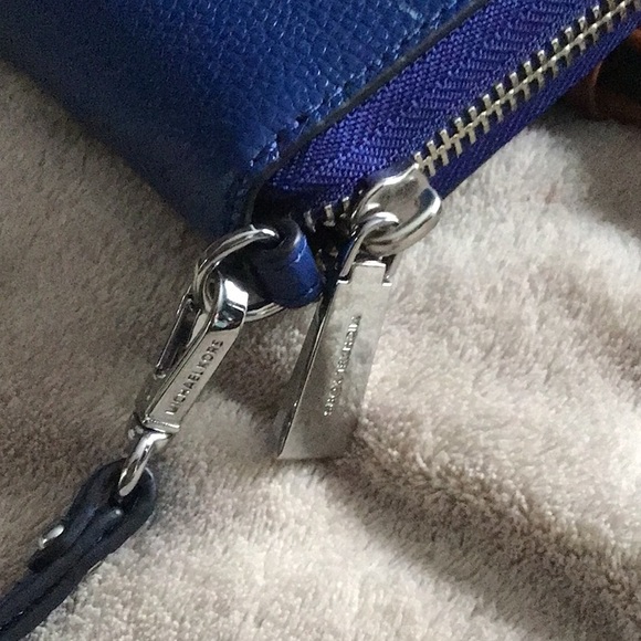 NWOT Michael Kors, flat phone, wallet/wristlet pebbled leather blue excellence - Picture 2 of 5